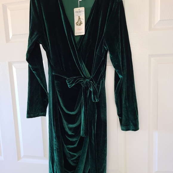Long Sleeve Emeral Green Wrap Dress - Picture 3 of 4